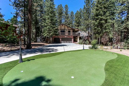 Private Family-Friendly Cottage with Hot-Tub and Games Room, Close to Snow Summit by Bear Lake, California - Big Bear Lake, California - glamping.directory