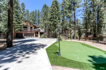 Private Family-Friendly Cottage with Hot-Tub and Games Room, Close to Snow Summit by Bear Lake, California - Big Bear Lake, California - glamping.directory