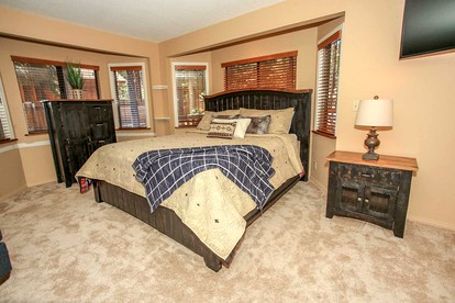 Private Family-Friendly Cottage with Hot-Tub and Games Room, Close to Snow Summit by Bear Lake, California - Big Bear Lake, California - glamping.directory