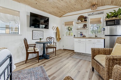 Private Romantic Cabin Perfect for Couples in Texas - Bandera, Texas - glamping.directory