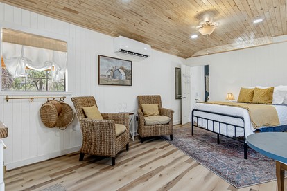 Private Romantic Cabin Perfect for Couples in Texas - Bandera, Texas - glamping.directory