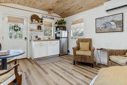 Private Romantic Cabin Perfect for Couples in Texas - Bandera, Texas - glamping.directory