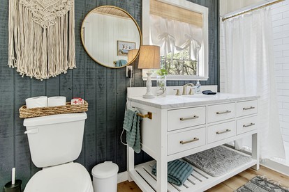 Private Romantic Cabin Perfect for Couples in Texas - Bandera, Texas - glamping.directory