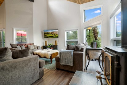 Luxurious Mountain Retreat with Hot Tub & Game Room near Downtown Breckenridge, Colorado - Breckenridge, Colorado - glamping.directory