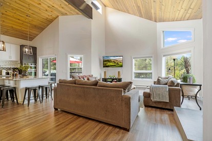 Luxurious Mountain Retreat with Hot Tub & Game Room near Downtown Breckenridge, Colorado - glamping.directory