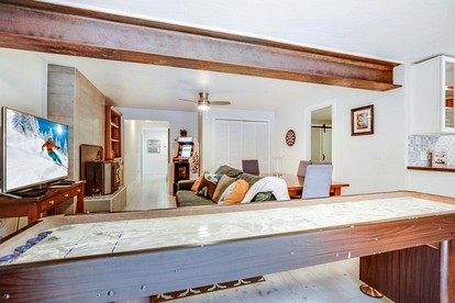 Luxurious Mountain Retreat with Hot Tub & Game Room near Downtown Breckenridge, Colorado - Breckenridge, Colorado - glamping.directory