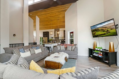 Luxurious Mountain Retreat with Hot Tub & Game Room near Downtown Breckenridge, Colorado - Breckenridge, Colorado - glamping.directory