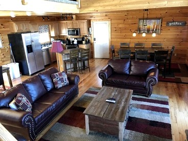 Exceptional Log Cabin for Families and Groups with Hot Tub, Arcade, and Pool Table in Sevierville, Tennessee - Sevierville, Tennessee - glamping.directory