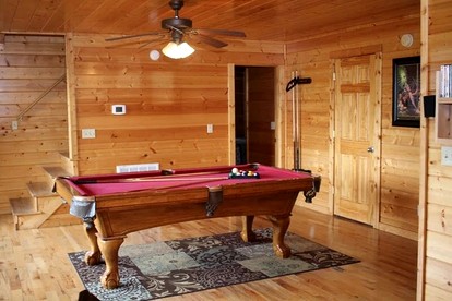 Exceptional Log Cabin for Families and Groups with Hot Tub, Arcade, and Pool Table in Sevierville, Tennessee - Sevierville, Tennessee - glamping.directory