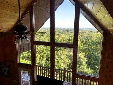 Exceptional Log Cabin for Families and Groups with Hot Tub, Arcade, and Pool Table in Sevierville, Tennessee - Sevierville, Tennessee - glamping.directory