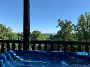 Exceptional Log Cabin for Families and Groups with Hot Tub, Arcade, and Pool Table in Sevierville, Tennessee - Sevierville, Tennessee - glamping.directory