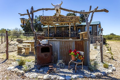 Unique Western-Themed Cabin Rental for Secluded Getaway in Warner Springs, California - glamping.directory