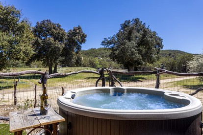 Unique Western-Themed Cabin Rental for Secluded Getaway in Warner Springs, California - Warner Springs, California - glamping.directory