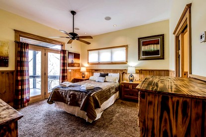 Modern and Cozy Cabin Rental Between Mountains and River in Northern Georgia - Blue Ridge, Georgia - glamping.directory