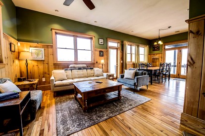 Modern and Cozy Cabin Rental Between Mountains and River in Northern Georgia - Blue Ridge, Georgia - glamping.directory