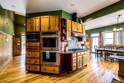 Modern and Cozy Cabin Rental Between Mountains and River in Northern Georgia - Blue Ridge, Georgia - glamping.directory