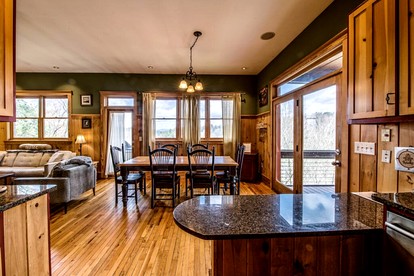 Modern and Cozy Cabin Rental Between Mountains and River in Northern Georgia - Blue Ridge, Georgia - glamping.directory