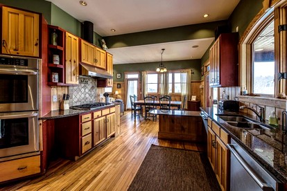 Modern and Cozy Cabin Rental Between Mountains and River in Northern Georgia - Blue Ridge, Georgia - glamping.directory