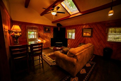 Impressive Secluded Wooden Cabin in Dubois, Wyoming - Dubois, Wyoming - glamping.directory