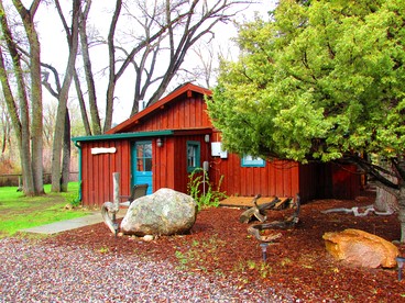 Impressive Secluded Wooden Cabin in Dubois, Wyoming - glamping.directory