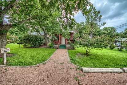 Family-Friendly Cottage with Garden Great to Recharge in Fredericksburg, Texas - glamping.directory