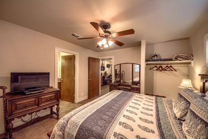 Family-Friendly Cottage with Garden Great to Recharge in Fredericksburg, Texas - Fredericksburg, Texas - glamping.directory