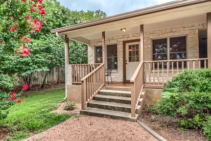 Family-Friendly Cottage with Garden Great to Recharge in Fredericksburg, Texas - Fredericksburg, Texas - glamping.directory