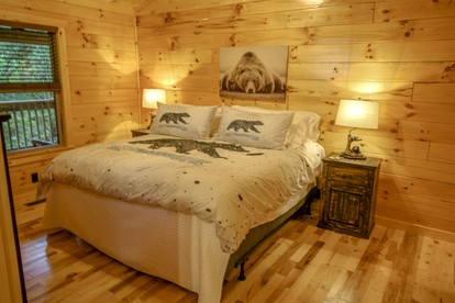 Fantastic Log Cabin with Barbecue and Hot-tub in Gatlinburg, Tennessee - Gatlinburg, Tennessee - glamping.directory