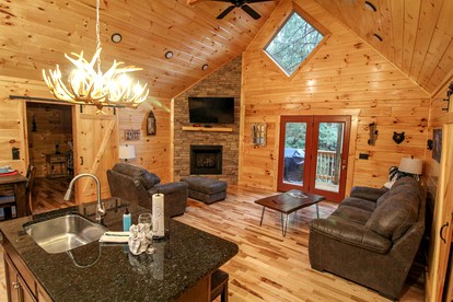 Fantastic Log Cabin with Barbecue and Hot-tub in Gatlinburg, Tennessee - Gatlinburg, Tennessee - glamping.directory
