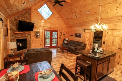 Fantastic Log Cabin with Barbecue and Hot-tub in Gatlinburg, Tennessee - Gatlinburg, Tennessee - glamping.directory