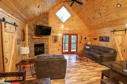 Fantastic Log Cabin with Barbecue and Hot-tub in Gatlinburg, Tennessee - Gatlinburg, Tennessee - glamping.directory