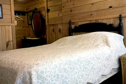 Romantic Vacation Rental with Lake Views near Cooperstown, New York - Richfield Springs, New York - glamping.directory
