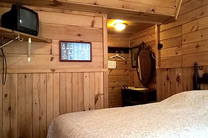 Romantic Vacation Rental with Lake Views near Cooperstown, New York - Richfield Springs, New York - glamping.directory