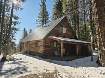 Handcrafted Cozy Cabin Retreat with Scenic Mountain Views in McCall, Idaho - glamping.directory