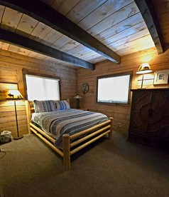 Handcrafted Cozy Cabin Retreat with Scenic Mountain Views in McCall, Idaho - McCall, Idaho - glamping.directory