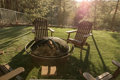 Charming Sunset-View Mountain Cabin with Unique Gothic Décor near Fool Hollow Lake in Show Low, Arizona - Show Low, Arizona - glamping.directory