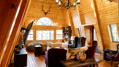 Charming Sunset-View Mountain Cabin with Unique Gothic Décor near Fool Hollow Lake in Show Low, Arizona - glamping.directory