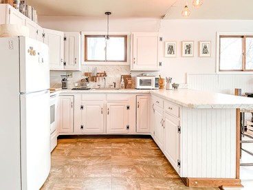 Peaceful Cabin Retreat with Mountain Views & Private Acreage in Hamden, New York - Hamden, New York - glamping.directory