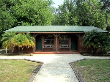 Romantic Cabin Incredible for Outdoor Activities in Inverness, Florida - Inverness, Florida - glamping.directory