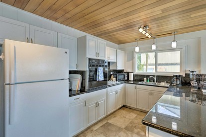 Chic Beach House with Incredible Views Perfect for Water Sports in Anahola, Hawaii - Anahola , Hawaii - glamping.directory