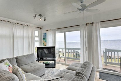 Chic Beach House with Incredible Views Perfect for Water Sports in Anahola, Hawaii - Anahola , Hawaii - glamping.directory
