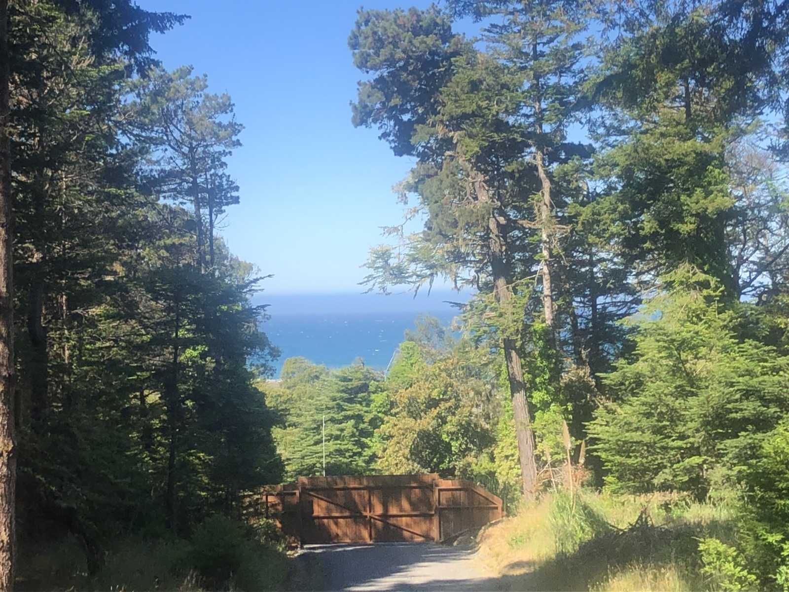 Essene Acres of Gualala Ocean View - glamping.directory