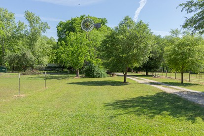 New Braunfels Glamping Cabin, Ideal for a Family Getaway in Texas - Canyon Lake, Texas - glamping.directory