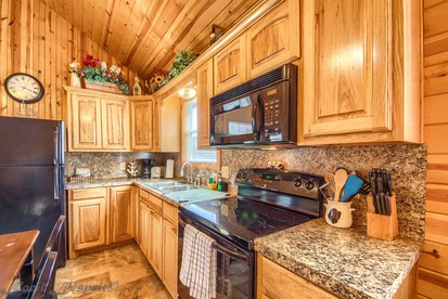 New Braunfels Glamping Cabin, Ideal for a Family Getaway in Texas - Canyon Lake, Texas - glamping.directory