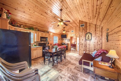 New Braunfels Glamping Cabin, Ideal for a Family Getaway in Texas - Canyon Lake, Texas - glamping.directory