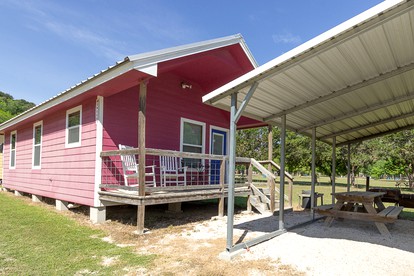 New Braunfels Glamping Cabin, Ideal for a Family Getaway in Texas - Canyon Lake, Texas - glamping.directory