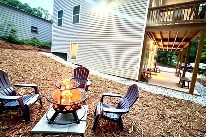 Mountain Getaway in Cozy Cabin with Fire Pit & Chef’s Kitchen in Westminster, SC - Westminster, South Carolina - glamping.directory