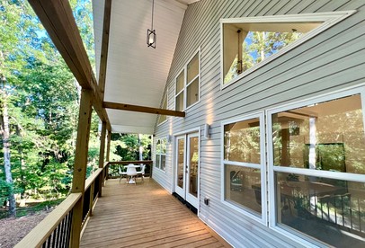 Mountain Getaway in Cozy Cabin with Fire Pit & Chef’s Kitchen in Westminster, SC - Westminster, South Carolina - glamping.directory