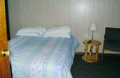 Rustic One-Bedroom Cottages with Free Boat Rentals near Saratoga Springs, New York - Lake Luzerne, New York - glamping.directory