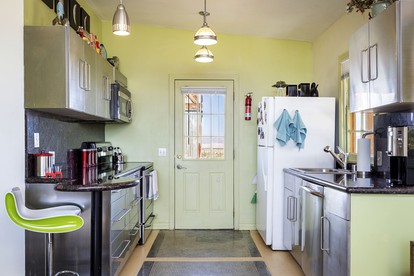 Cozy Cabin Ideal for a Getaway in Joshua Tree Perfect for Stargazing - Joshua Tree, California - glamping.directory